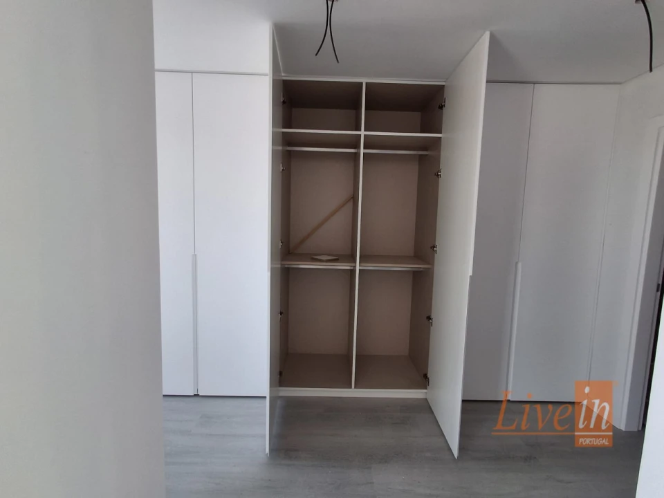 Moradia T5 para Venda em São Pedro da Cadeira Foto 30