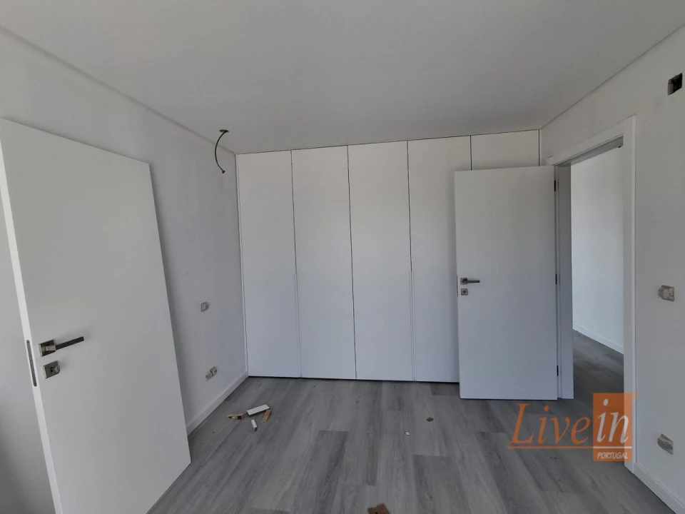 Moradia T5 para Venda em São Pedro da Cadeira Foto 35