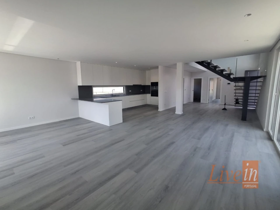 Moradia T5 para Venda em São Pedro da Cadeira Foto 10