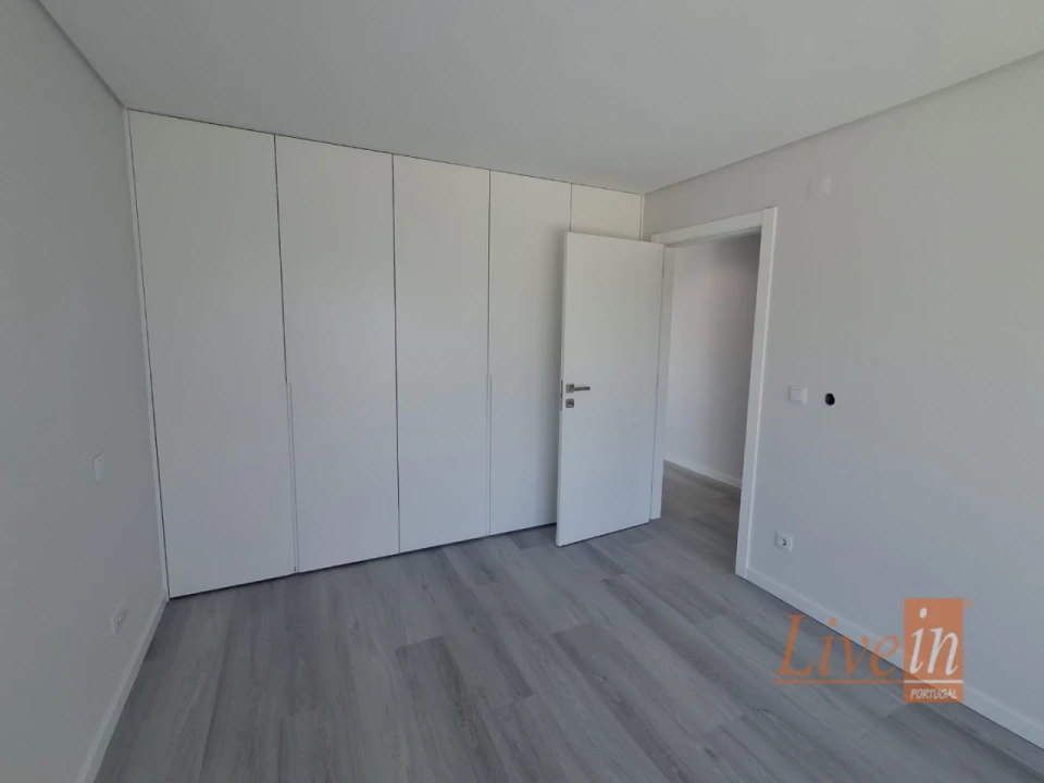 Moradia T5 para Venda em São Pedro da Cadeira Foto 18