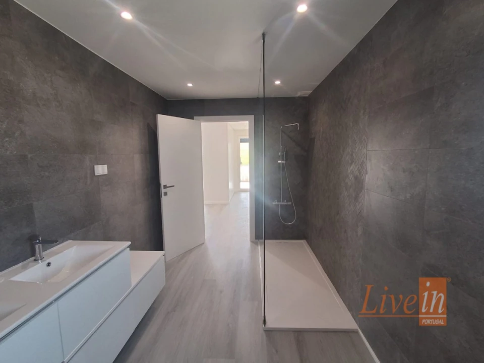 Moradia T5 para Venda em São Pedro da Cadeira Foto 24