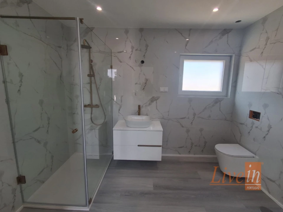 Moradia T5 para Venda em São Pedro da Cadeira Foto 26