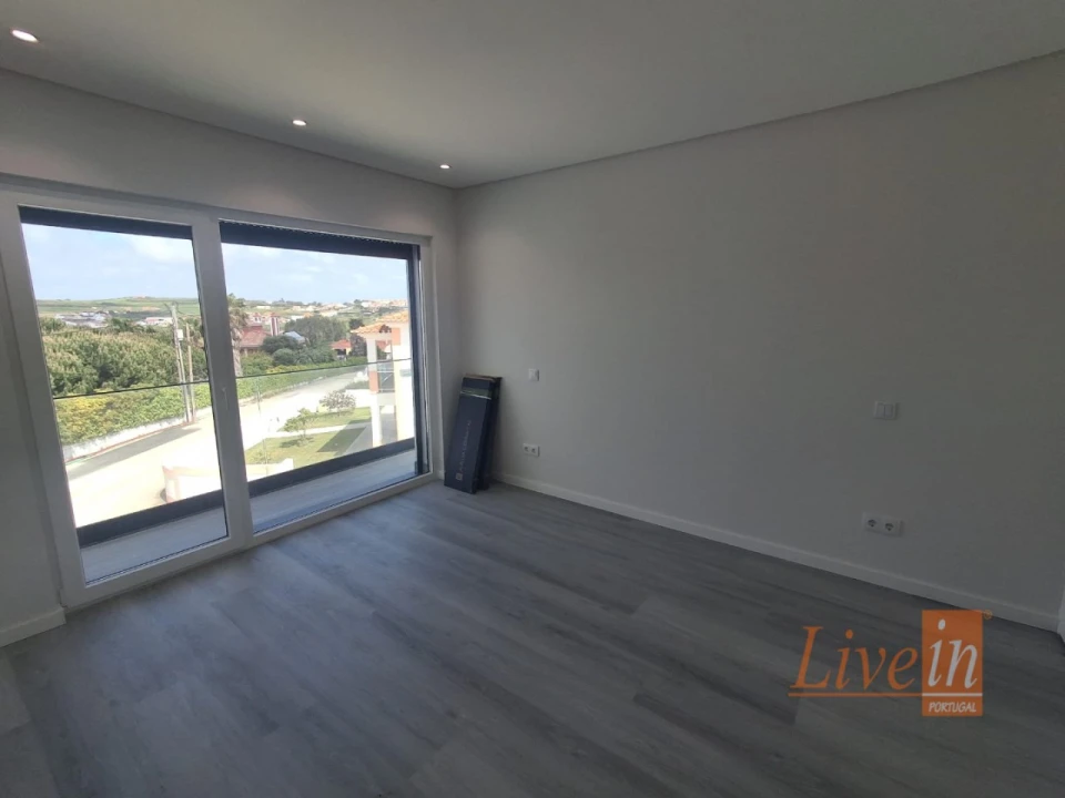 Moradia T5 para Venda em São Pedro da Cadeira Foto 29