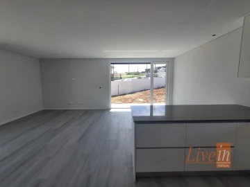 Moradia T5 para Venda em São Pedro da Cadeira