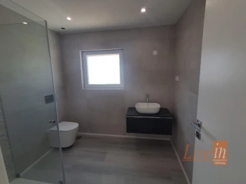 Moradia T5 para Venda em São Pedro da Cadeira