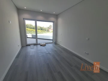 Moradia T5 para Venda em São Pedro da Cadeira