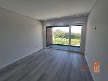 Moradia T5 para Venda em São Pedro da Cadeira