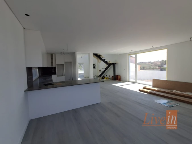 Moradia T5 para Venda em São Pedro da Cadeira Foto 10