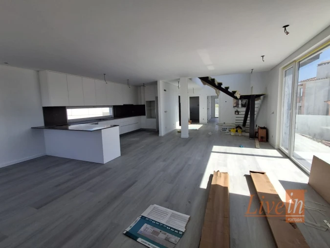 Moradia T5 para Venda em São Pedro da Cadeira Foto 11