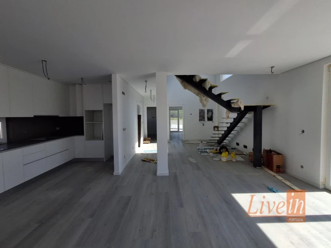 Moradia T5 para Venda em São Pedro da Cadeira Foto 16