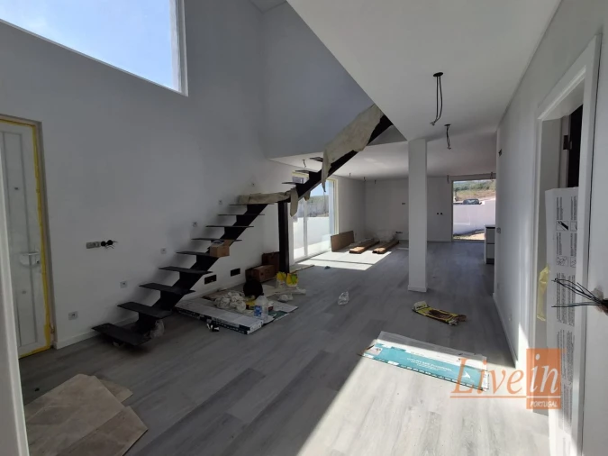 Moradia T5 para Venda em São Pedro da Cadeira Foto 17