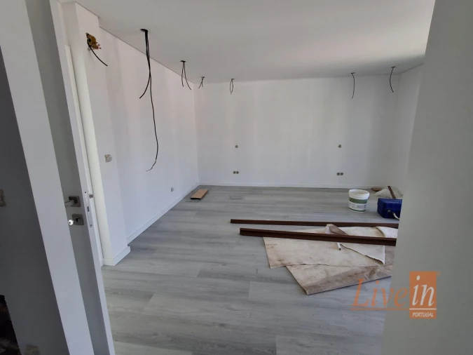 Moradia T5 para Venda em São Pedro da Cadeira Foto 44