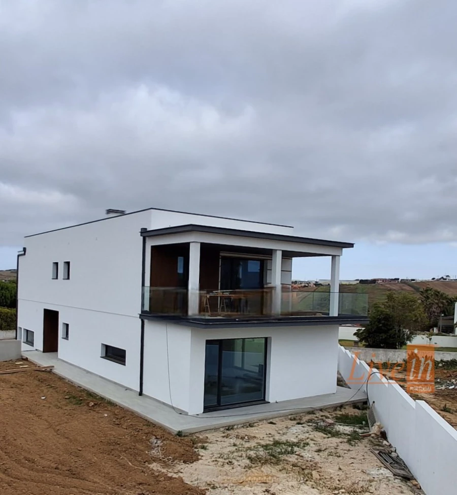 Moradia T5 para Venda em São Pedro da Cadeira Foto 3