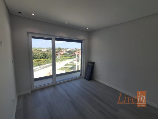 Moradia T5 para Venda em São Pedro da Cadeira Foto 20