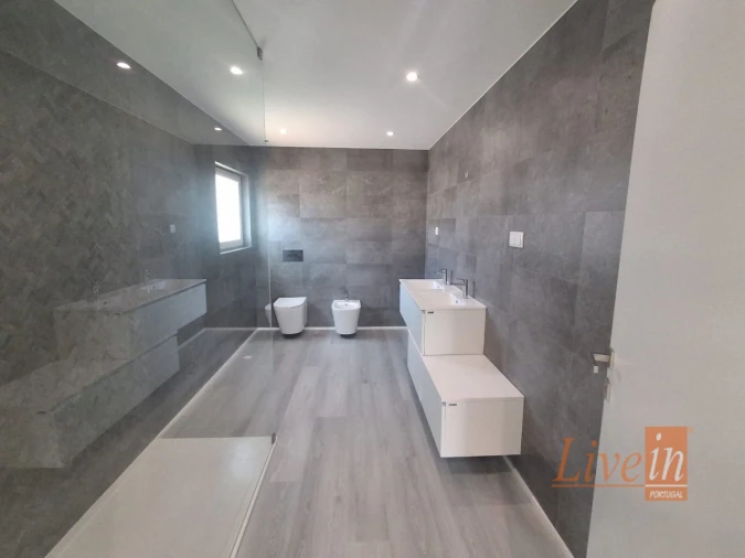 Moradia T5 para Venda em São Pedro da Cadeira Foto 23