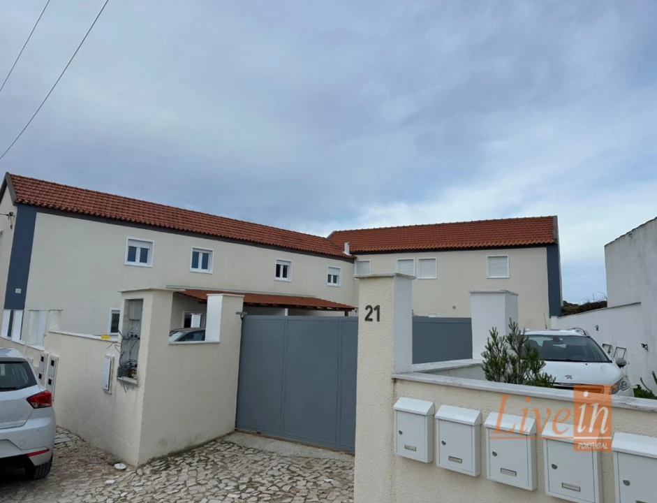 Moradia T2 para Venda em Igreja Nova e Cheleiros Foto 18