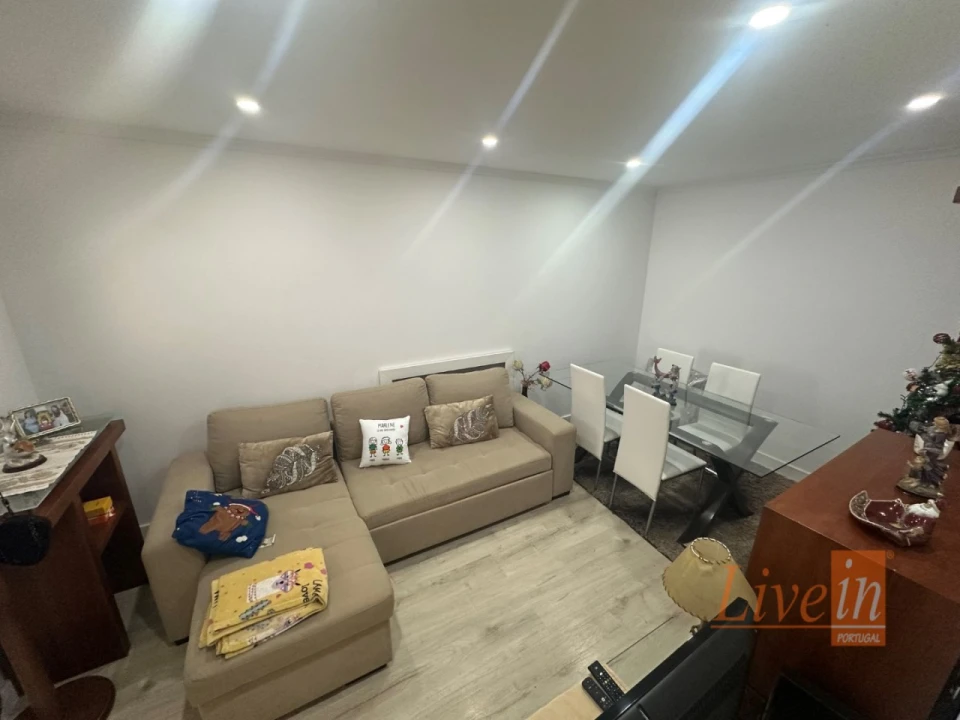 Moradia T2 para Venda em Igreja Nova e Cheleiros Foto 8