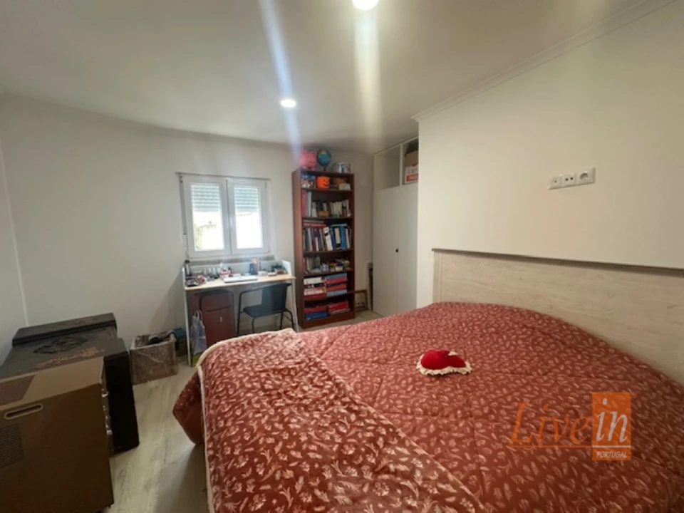 Moradia T2 para Venda em Igreja Nova e Cheleiros Foto 13