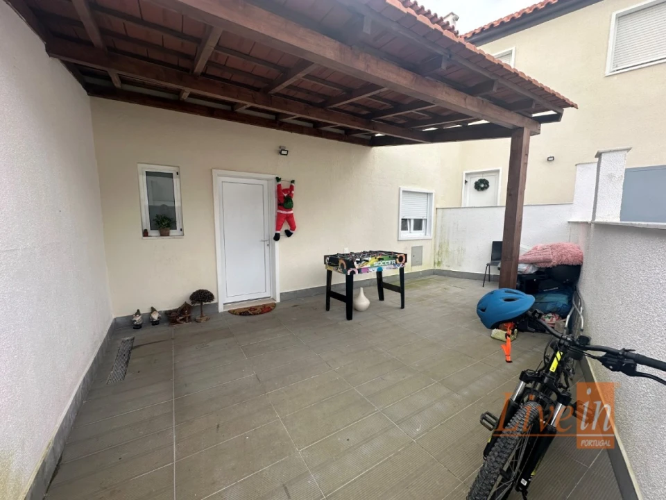 Moradia T2 para Venda em Igreja Nova e Cheleiros Foto 1