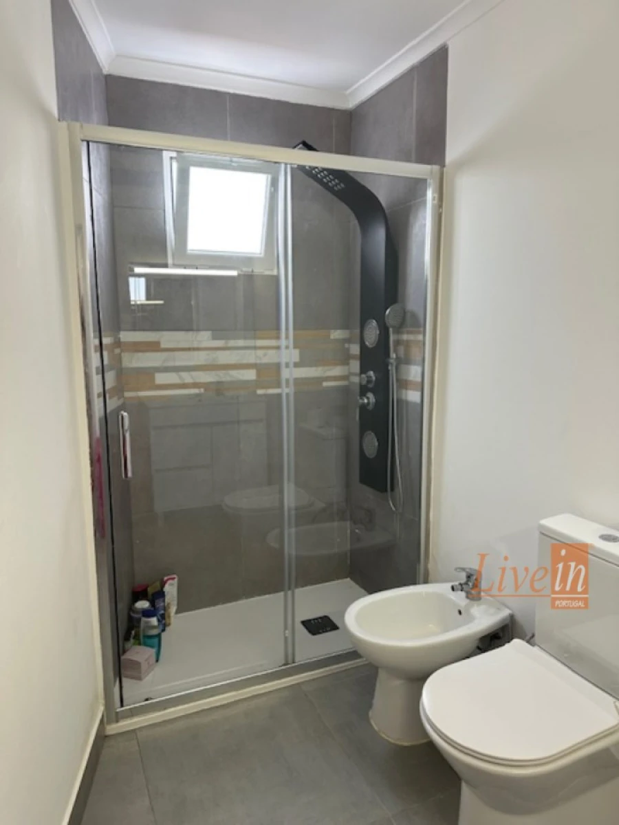 Moradia T2 para Venda em Igreja Nova e Cheleiros Foto 10