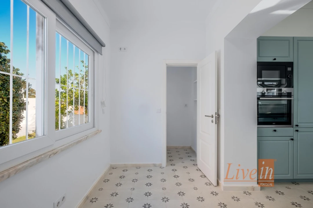 Moradia T4 para Venda em Santa Maria e São Miguel, São Martinho, São Pedro Penaferrim Foto 5