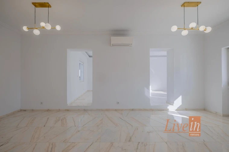 Moradia T4 para Venda em Santa Maria e São Miguel, São Martinho, São Pedro Penaferrim Foto 9