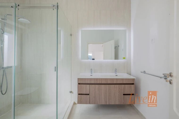 Moradia T4 para Venda em Santa Maria e São Miguel, São Martinho, São Pedro Penaferrim Foto 13