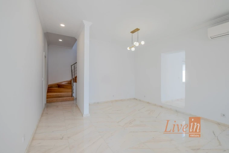 Moradia T4 para Venda em Santa Maria e São Miguel, São Martinho, São Pedro Penaferrim Foto 15