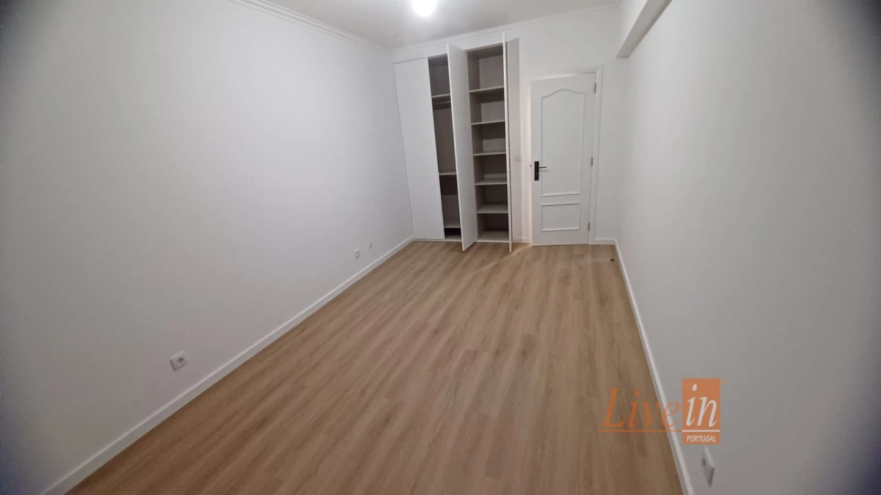 Apartamento T2 para Venda em Agualva e Mira-Sintra Foto 11
