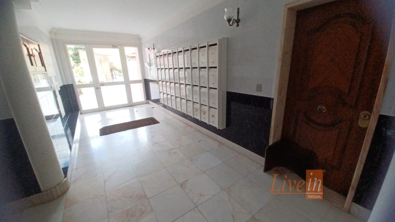 Apartamento T2 para Venda em Agualva e Mira-Sintra Foto 19