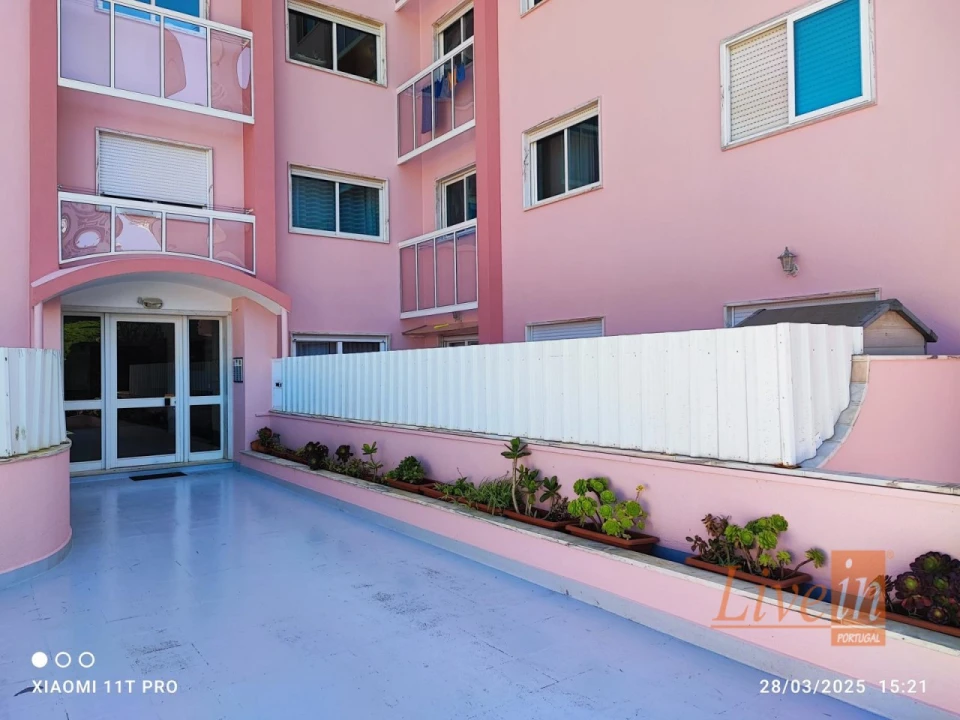 Apartamento T2 para Venda em Agualva e Mira-Sintra Foto 24