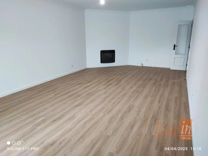 Apartamento T2 para Venda em Agualva e Mira-Sintra Foto 6