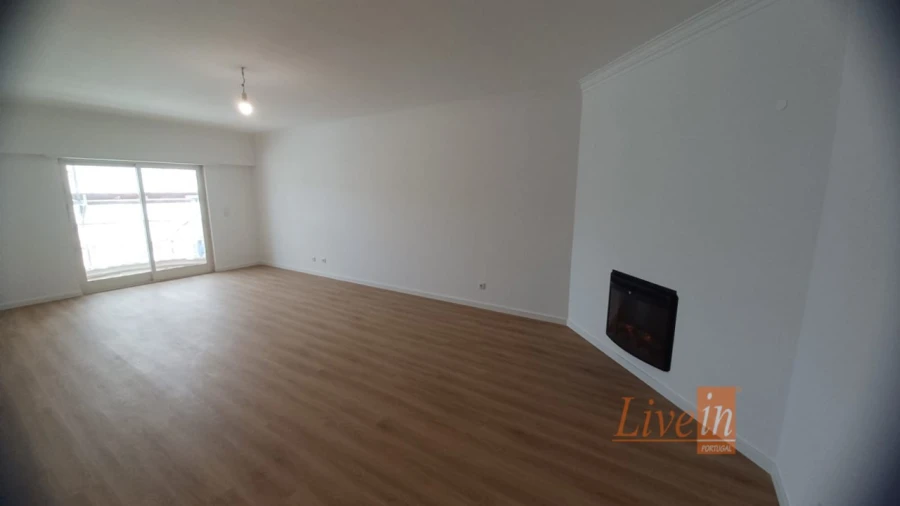 Apartamento T2 para Venda em Agualva e Mira-Sintra Foto 7