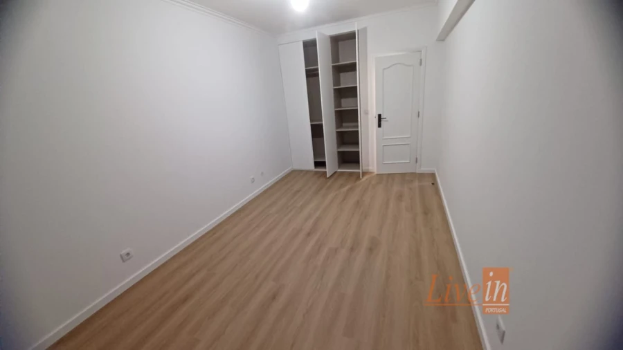 Apartamento T2 para Venda em Agualva e Mira-Sintra Foto 11