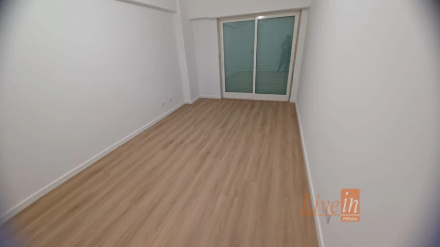 Apartamento T2 para Venda em Agualva e Mira-Sintra Foto 13