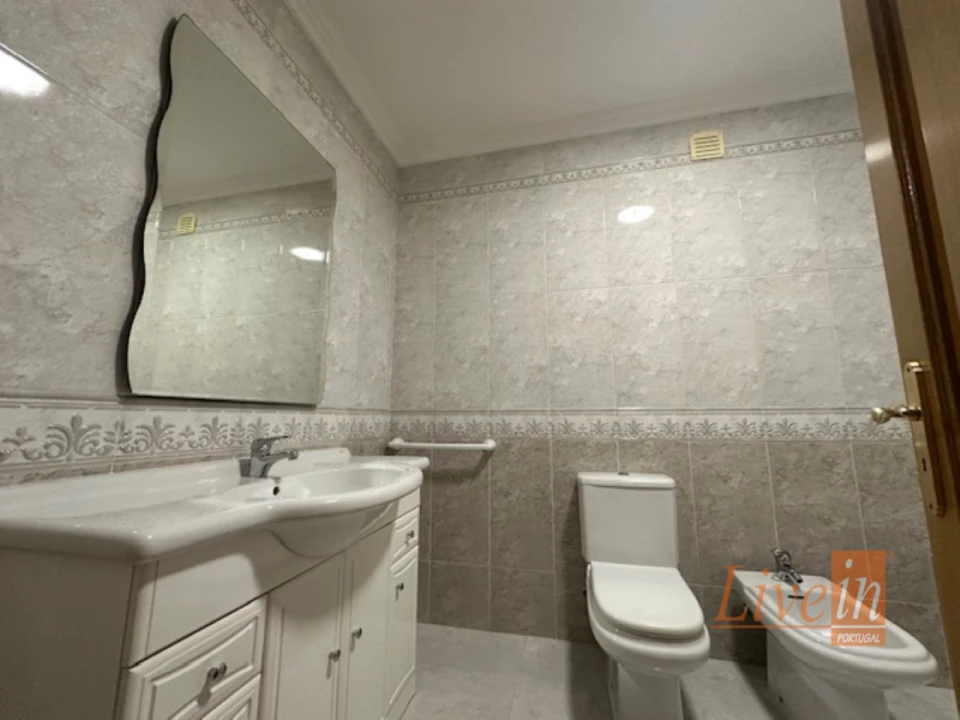 Apartamento T2 para Arrendamento em Malveira e São Miguel de Alcainça Foto 9