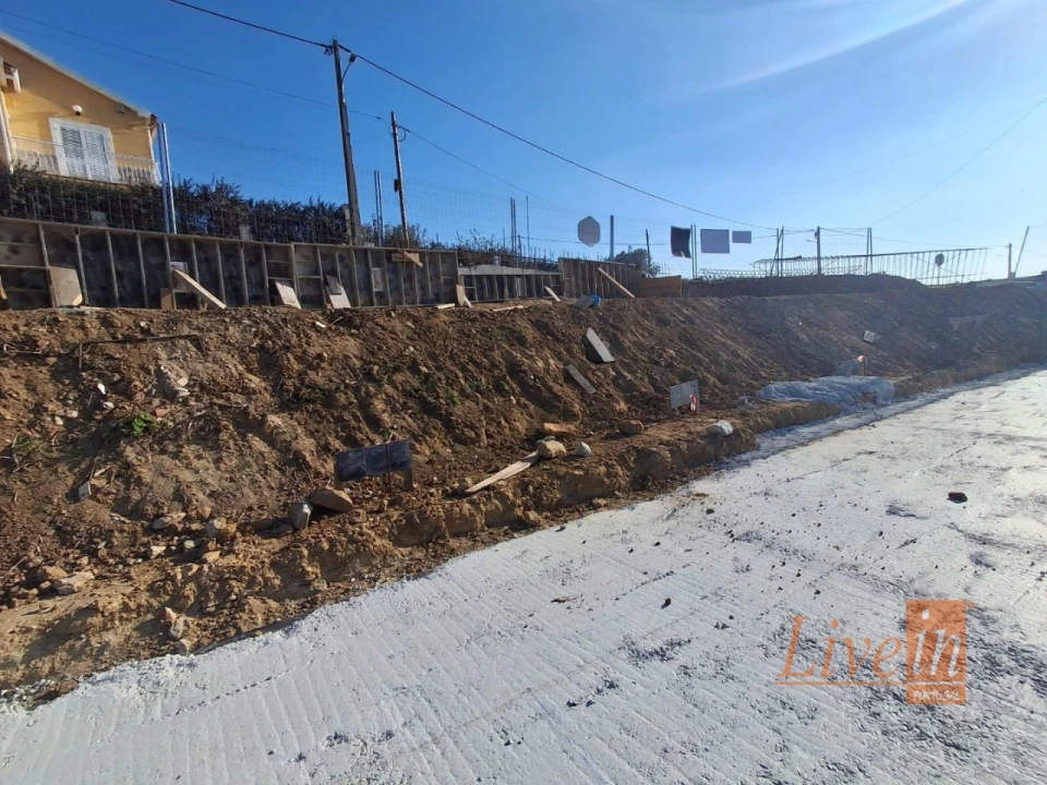 Moradia T3 para Venda em Igreja Nova e Cheleiros Foto 9