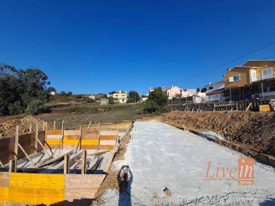 Moradia T3 para Venda em Igreja Nova e Cheleiros Foto 16