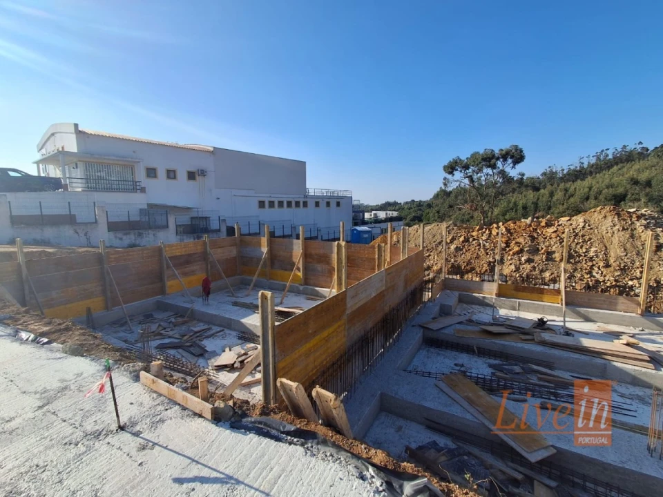 Moradia T3 para Venda em Igreja Nova e Cheleiros Foto 24