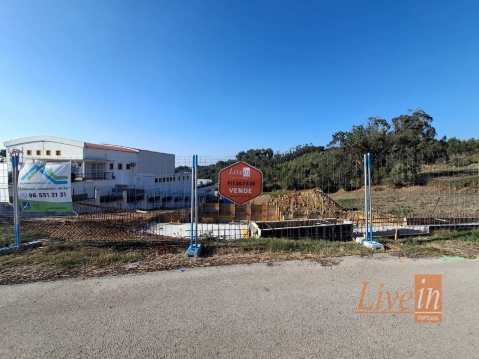 Moradia T3 para Venda em Igreja Nova e Cheleiros Foto 28