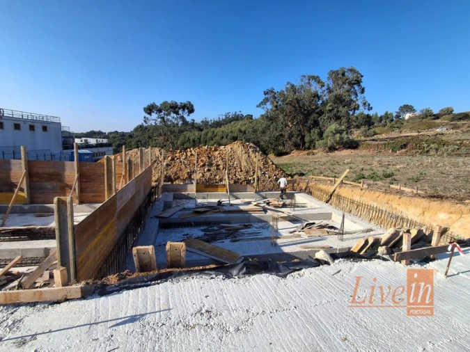 Moradia T3 para Venda em Igreja Nova e Cheleiros Foto 22