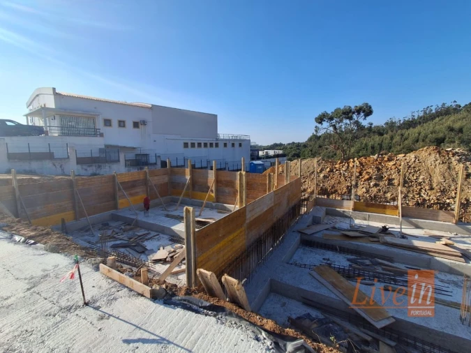 Moradia T3 para Venda em Igreja Nova e Cheleiros Foto 24