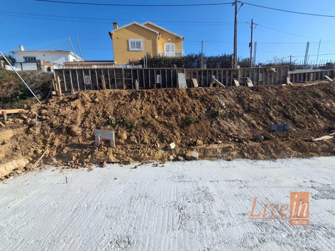 Moradia T3 para Venda em Igreja Nova e Cheleiros Foto 30