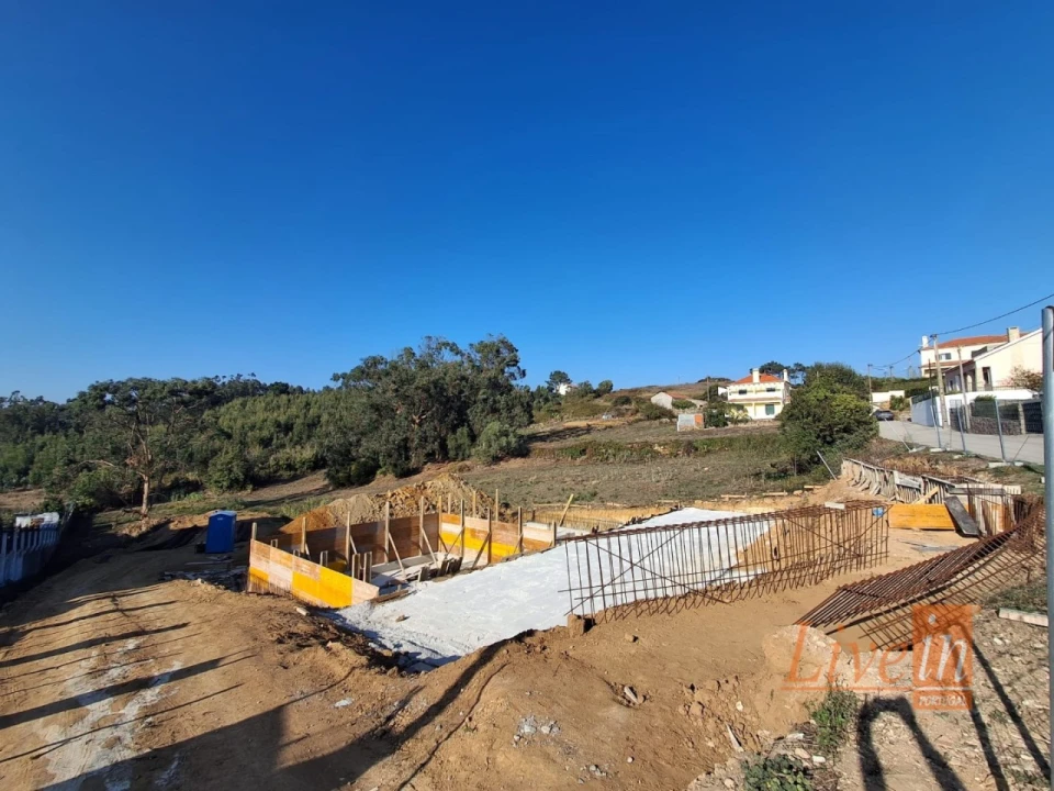 Moradia T3 para Venda em Igreja Nova e Cheleiros Foto 2