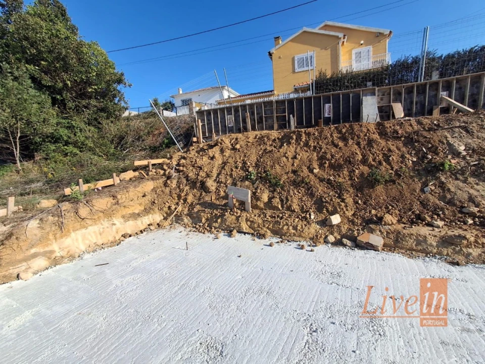 Moradia T3 para Venda em Igreja Nova e Cheleiros Foto 10