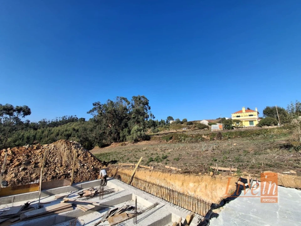 Moradia T3 para Venda em Igreja Nova e Cheleiros Foto 23