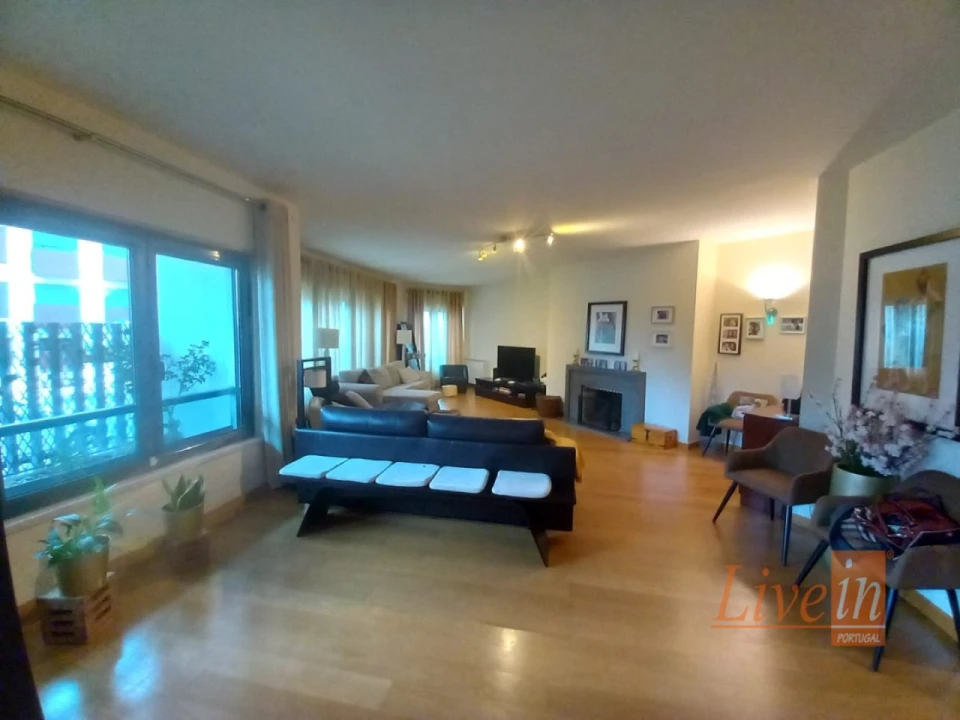 Apartamento T5 para Venda em Lumiar Foto 6