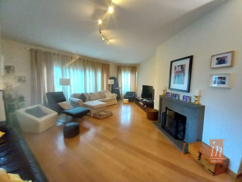 Apartamento T5 para Venda em Lumiar Foto 7