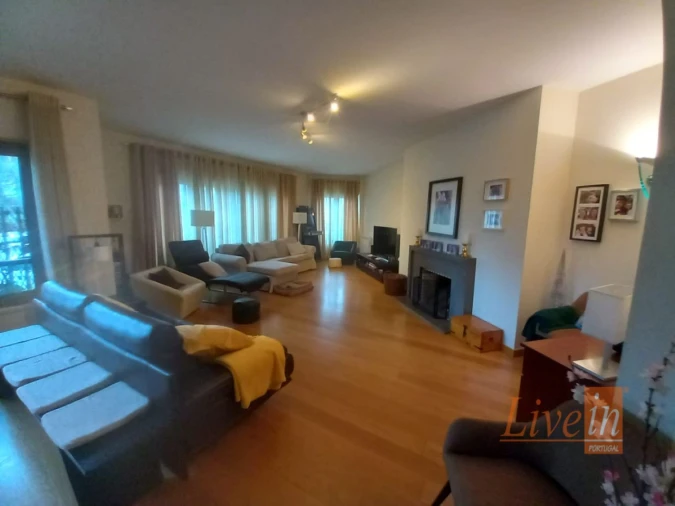 Apartamento T5 para Venda em Lumiar Foto 8