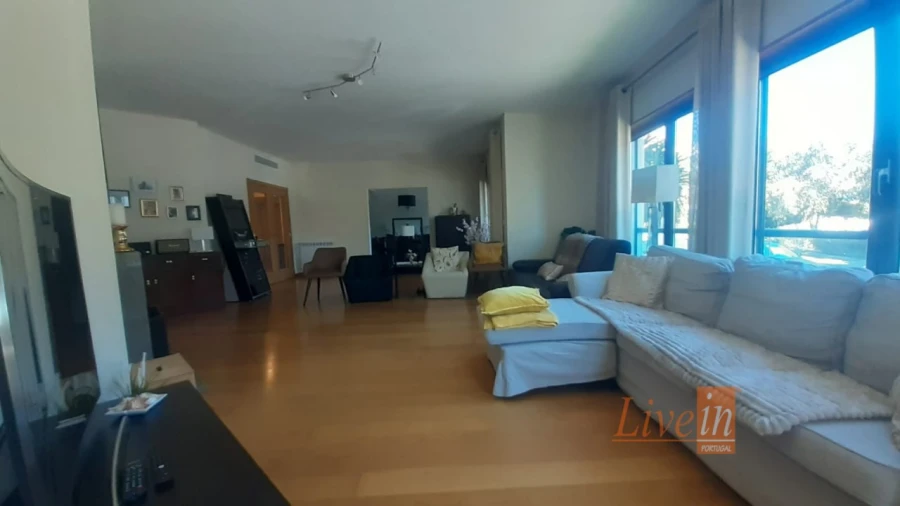 Apartamento T5 para Venda em Lumiar Foto 9